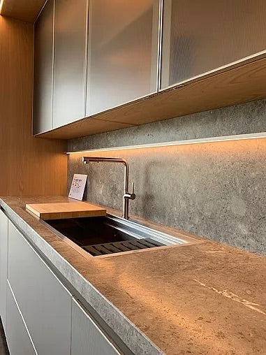 Wohnküche DADA HL6 Lack London Sky 3D Beige Massivholz Sunrise Oak Marmor Grau Inklusive E-Geräte