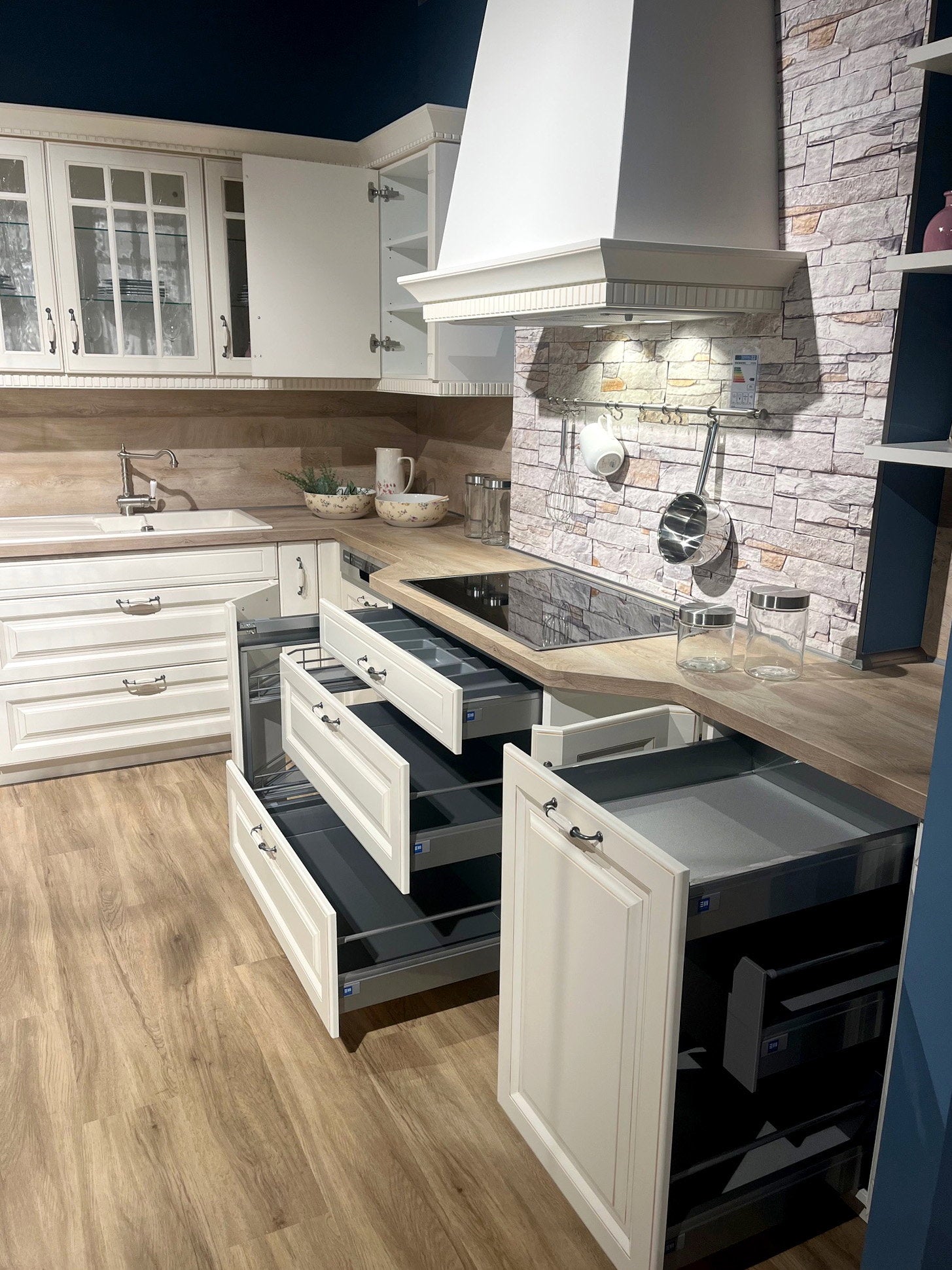 Landhausküche Castello Holzwerkstoff Magnolia Gewischt Weiß Inklusive E-Geräte