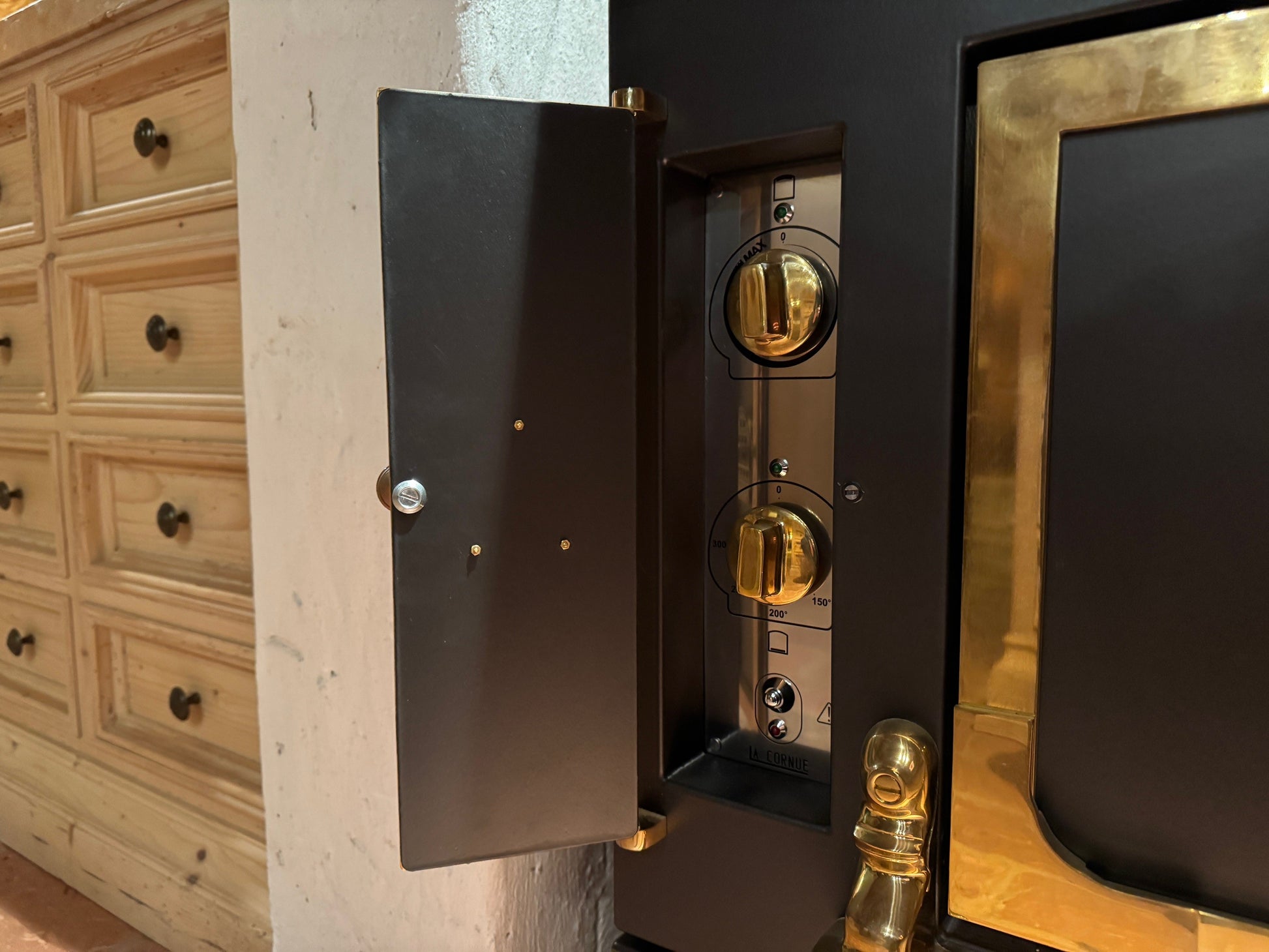 Kombinationsofen Chateau 150 Glänzendes Messing Und Mattschwarz