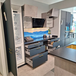 Einbauküche Siena Platte Naturstein Korpus Kunststoff K275 Achatgrau Front Lack L552M Tiefblau Inklusive E-Geräte Und Barhocker